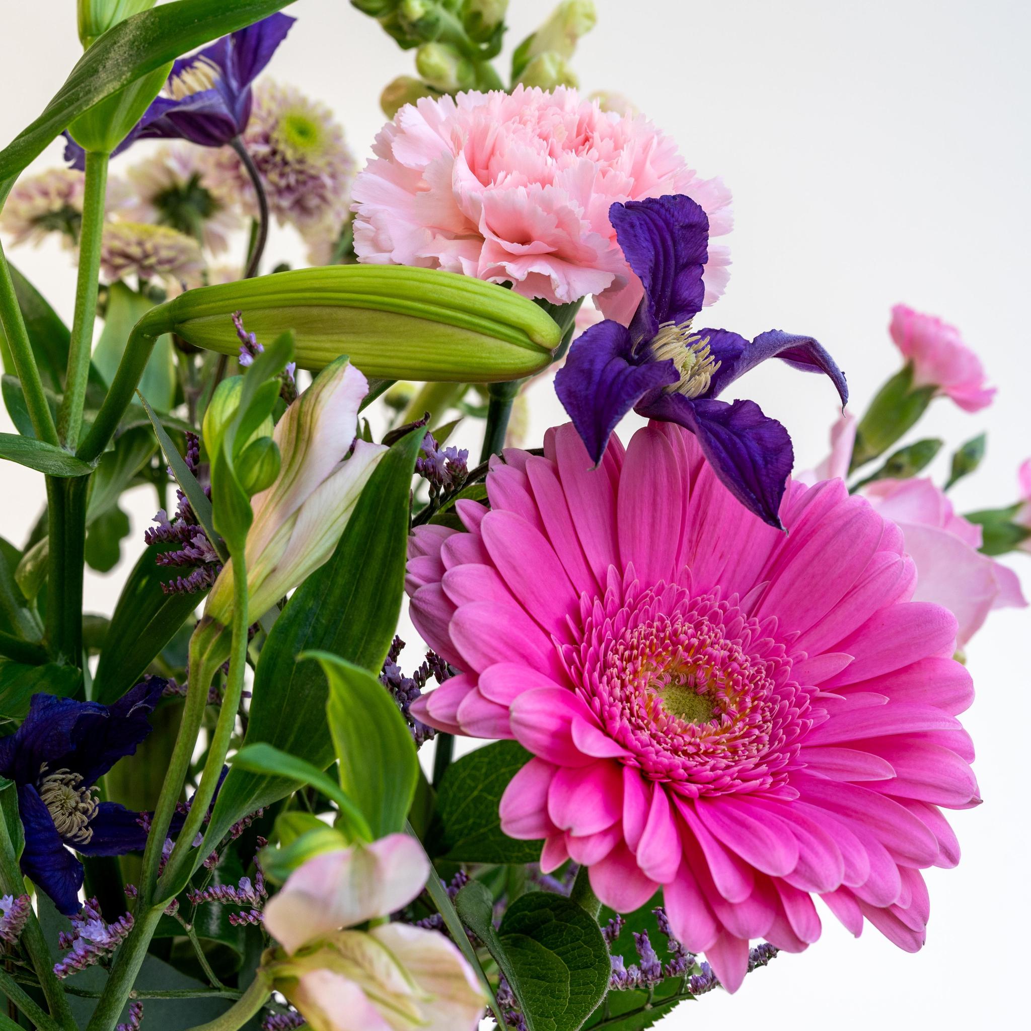 Sierplantenshop - Boeket Roze Wolk | Bloemen in gemengde roze kleuren | 50 cm lang Bouquet Pink Cloud X Rituals Ayurveda schuimende douchegel